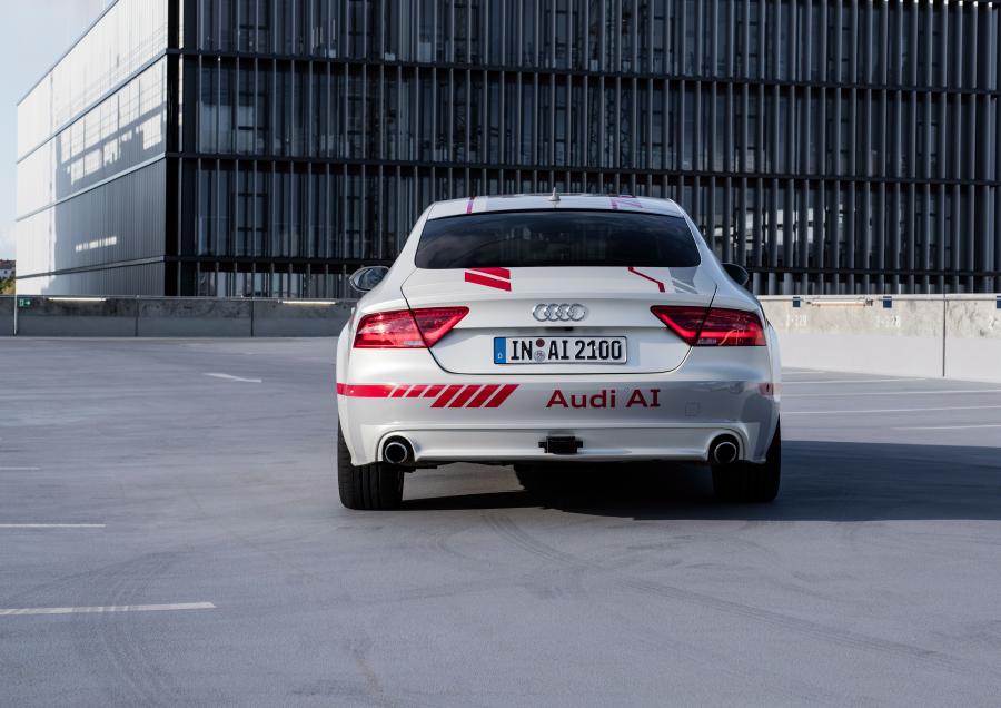  Audi A7 Sportback Piloted Driving Concept 2016 года  (фото 6 из 8)